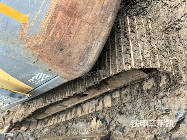 左側(cè)履帶整體?（行走機(jī)構(gòu)）