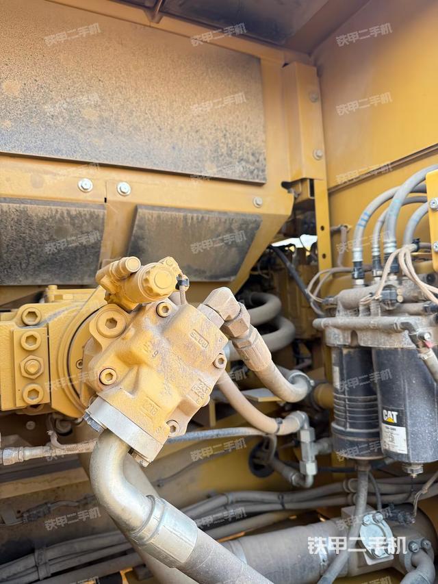 液壓泵艙室正面整體（整機(jī)外觀）