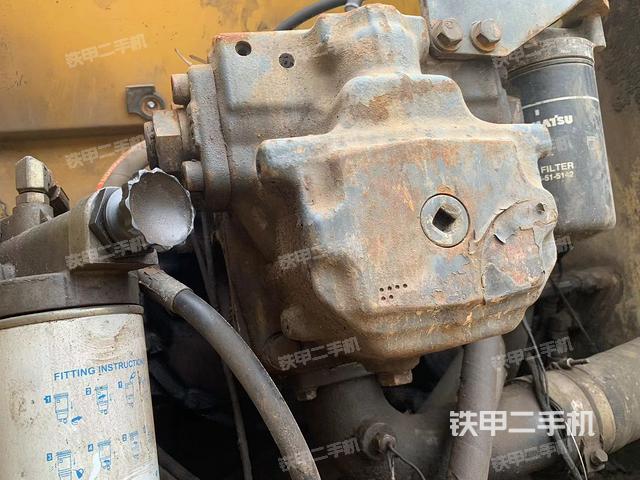 液壓泵艙室正面整體(整機(jī)外觀) 液壓泵艙室正面整體(整機(jī)外觀)