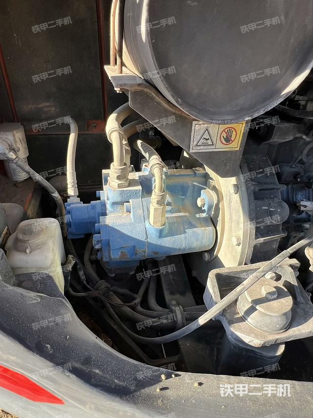 液壓泵艙室正面整體（整機(jī)外觀）