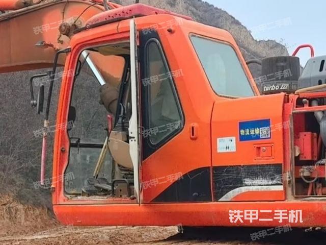 駕駛室頂部（整機外觀）