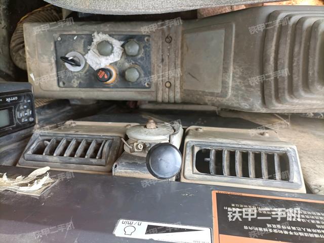 座椅右側(cè)控制臺/鑰匙門/油門/含右手柄（駕駛室部分）