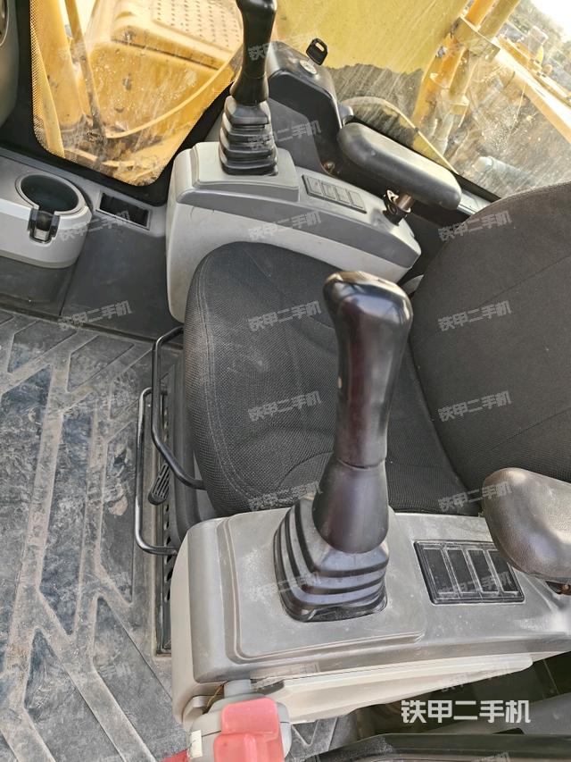 座椅左側(cè)控制臺/音響/含左手柄（駕駛室部分）