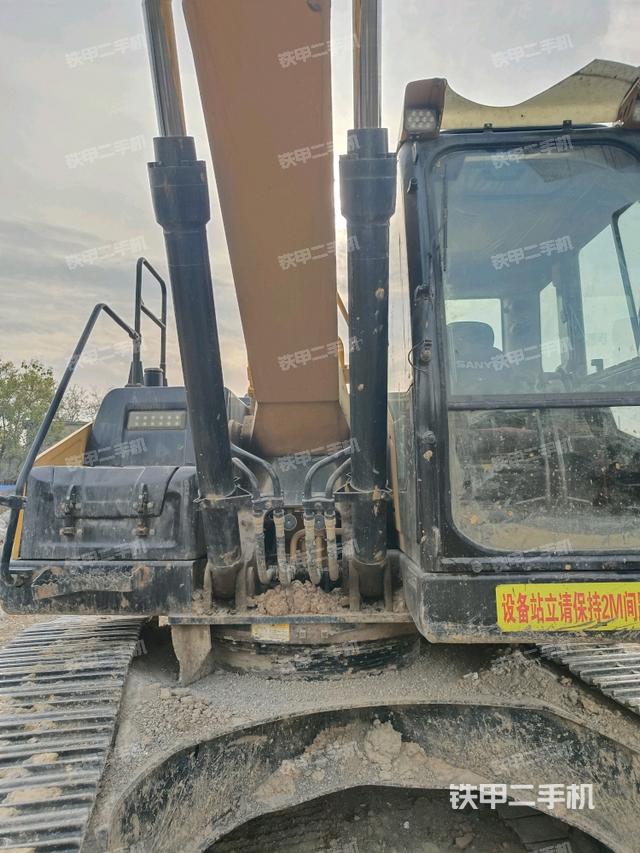 大臂油缸整體?豎拍（工作和回轉(zhuǎn)裝置）