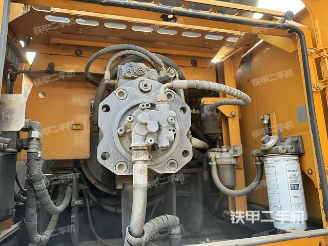 液壓泵艙室正面整體(整機外觀) 液壓泵艙室正面整體(整機外觀)
