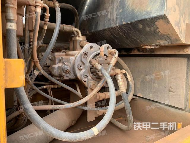 液壓泵艙室正面整體(整機(jī)外觀) 液壓泵艙室正面整體(整機(jī)外觀)