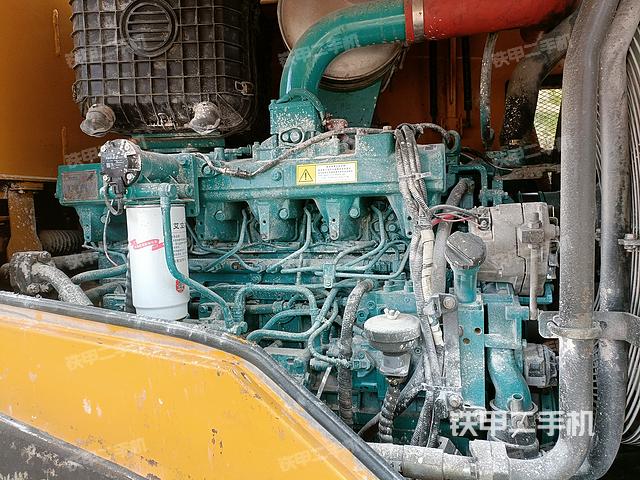 發(fā)動機(jī)左側(cè)（整機(jī)外觀及大件）