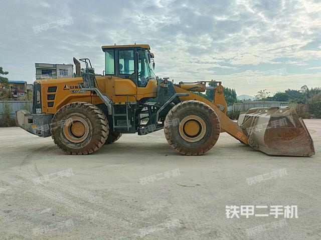 工作裝置整體（整機(jī)外觀及大件）