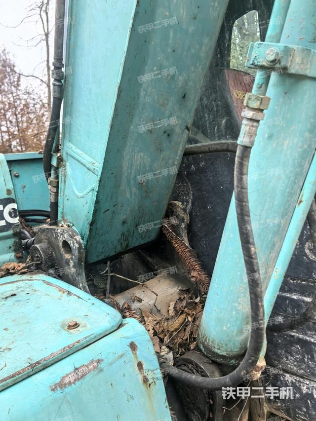 大臂根部?斜（工作和回轉(zhuǎn)裝置）