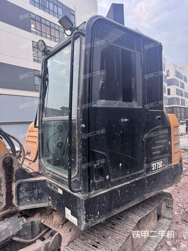 后窗玻璃角標（駕駛室部分）