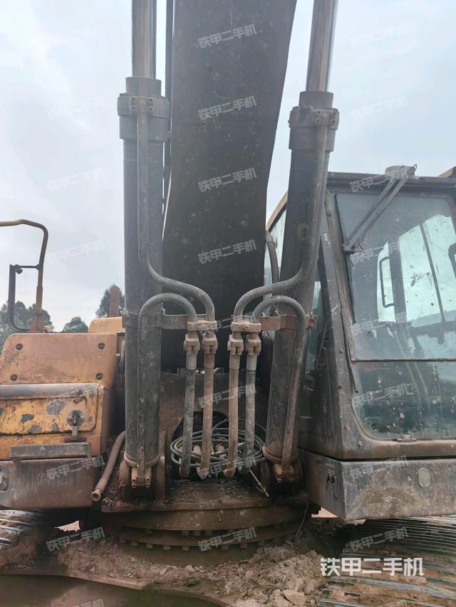 大臂油缸整體?豎拍（工作和回轉(zhuǎn)裝置）