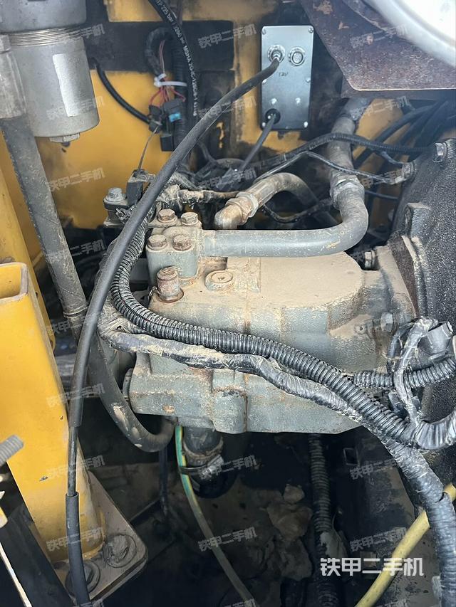 液壓泵艙室正面整體（整機(jī)外觀）