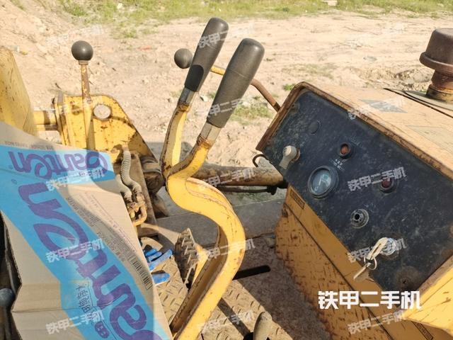 駕駛室操作臺(設備外觀及核心部件) 駕駛室操作臺(設備外觀及核心部件)
