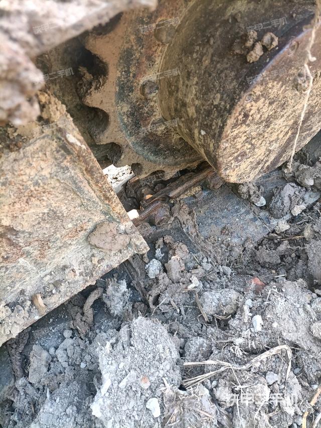 右驅(qū)動輪（行走機構(gòu)）