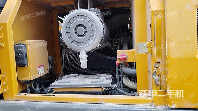 回轉(zhuǎn)馬達和主控閥（整機外觀）