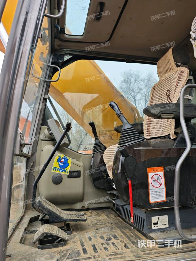 駕駛室整體（整機外觀）