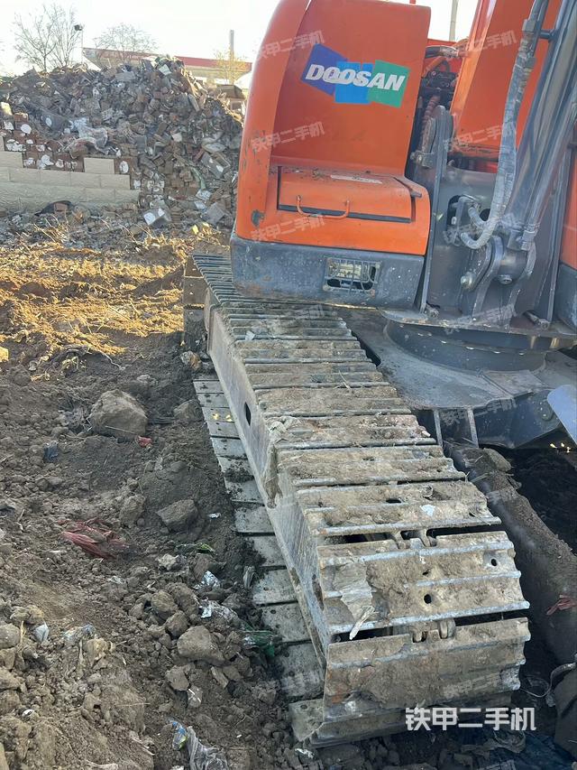 單側(cè)履帶整體（整機(jī)外觀）