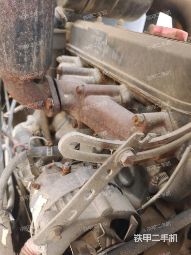 發(fā)動(dòng)機(jī)艙全景（壓路機(jī)發(fā)動(dòng)機(jī)艙）