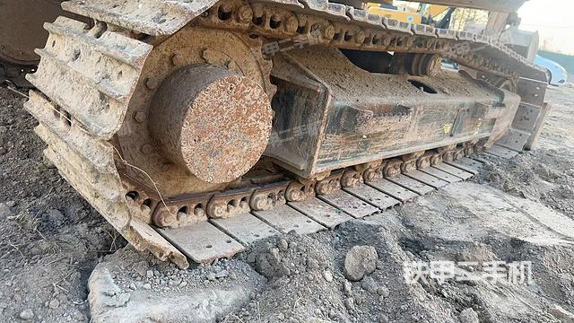 單側(cè)履帶整體(整機外觀) 單側(cè)履帶整體(整機外觀)