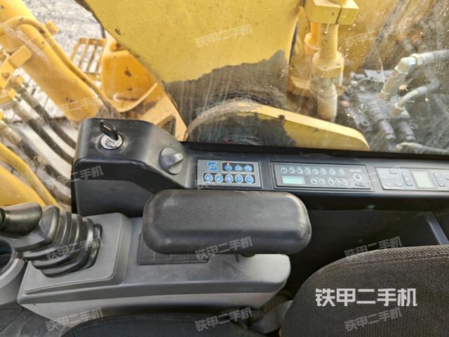 座椅右側(cè)控制臺/鑰匙門/油門/含右手柄（駕駛室部分）