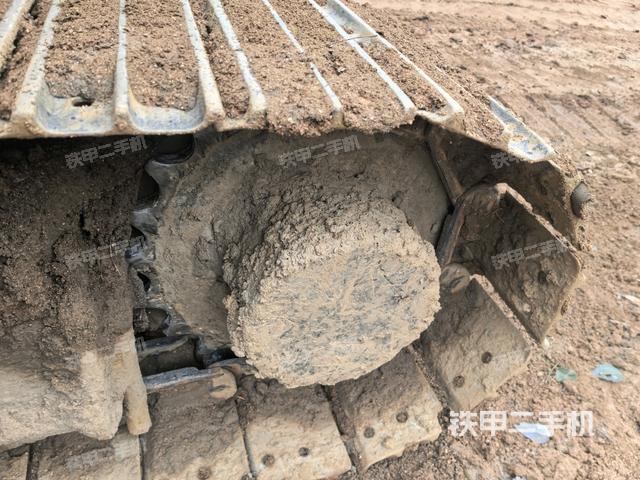 右驅(qū)動輪（行走機構(gòu)）