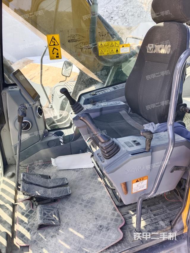 駕駛室頂部（整機外觀）