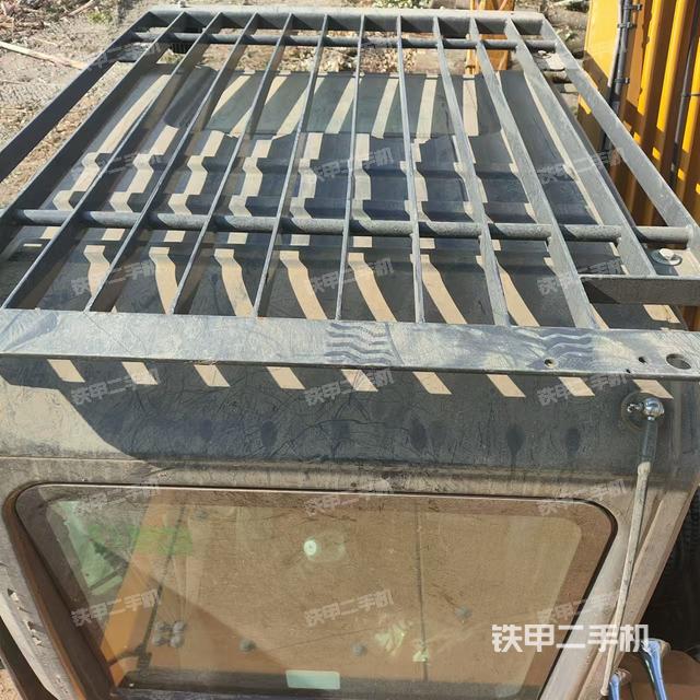 駕駛室頂部(整機外觀) 駕駛室頂部(整機外觀)