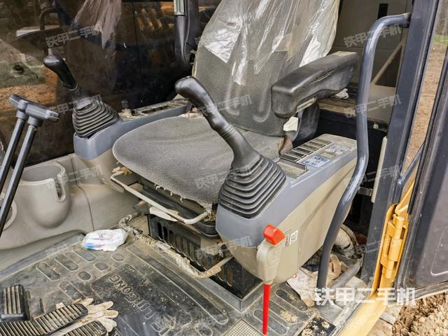 座椅左側(cè)控制臺(tái)/音響/含左手柄（駕駛室部分）