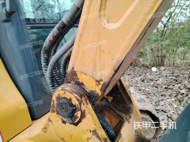 大臂根部?斜（工作和回轉(zhuǎn)裝置）