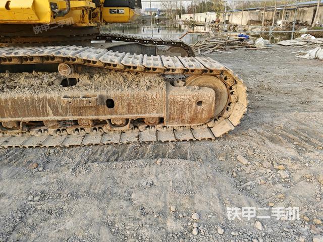 左驅(qū)動輪（行走機構(gòu)）