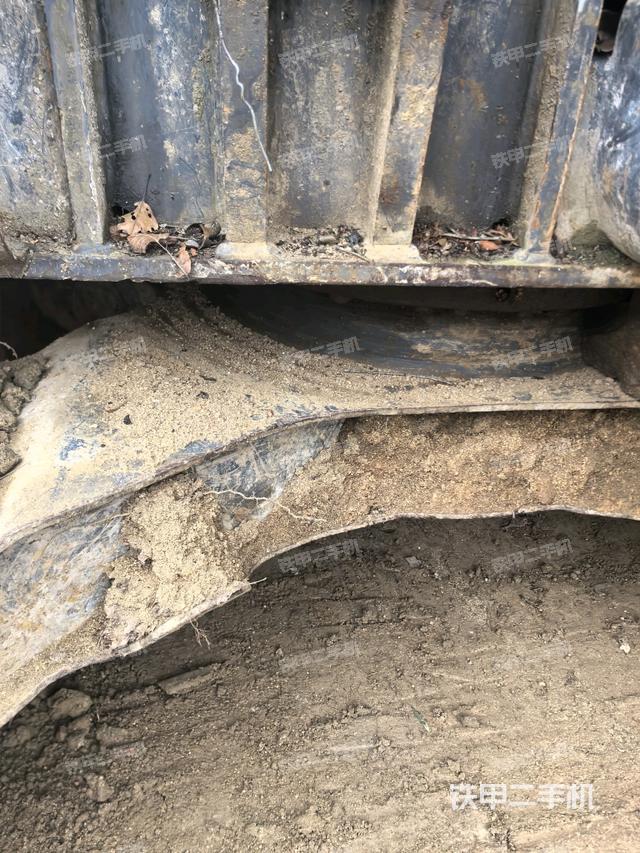 轉(zhuǎn)盤和下車架正前（工作和回轉(zhuǎn)裝置）