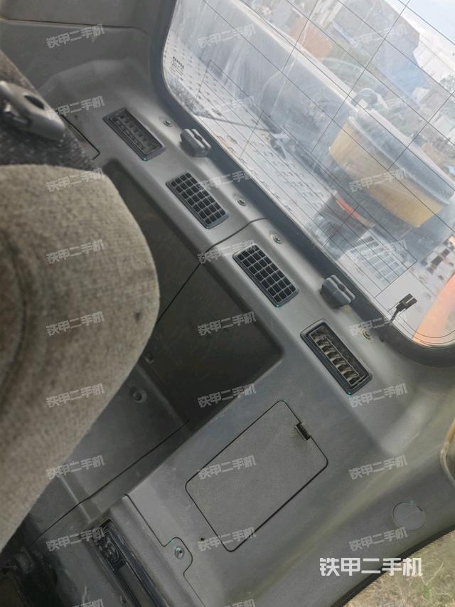 后窗玻璃角標(駕駛室部分) 后窗玻璃角標(駕駛室部分)