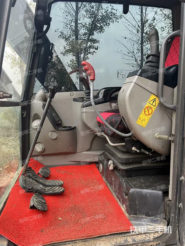 駕駛室頂部（整機(jī)外觀）