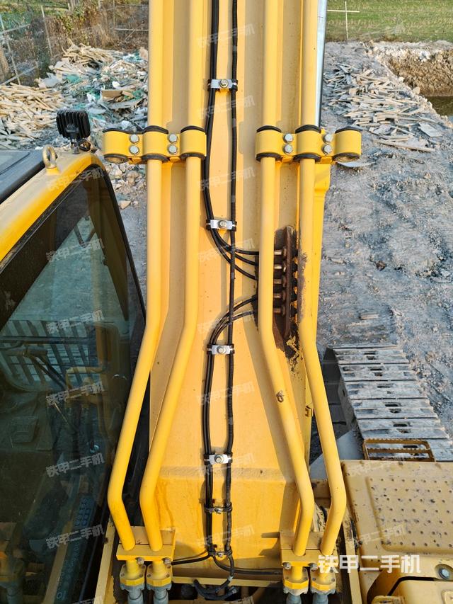 大臂背部俯視（工作和回轉(zhuǎn)裝置）