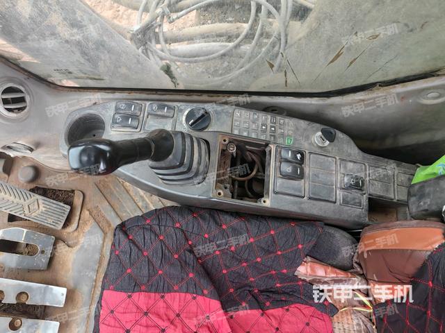 座椅左側(cè)控制臺(tái)/音響/含左手柄（駕駛室部分）