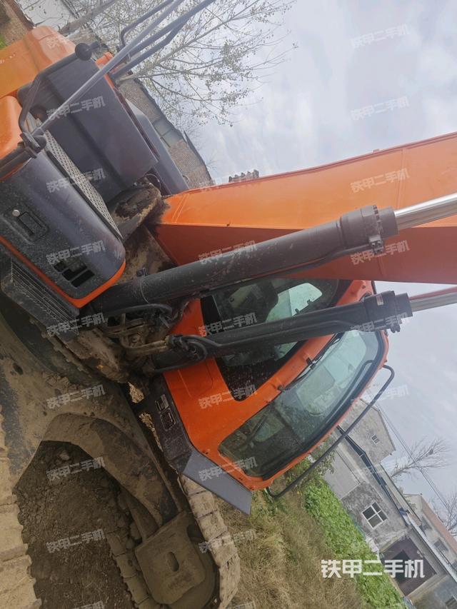 大臂根部?斜視(工作和回轉(zhuǎn)裝置) 大臂根部?斜視(工作和回轉(zhuǎn)裝置)