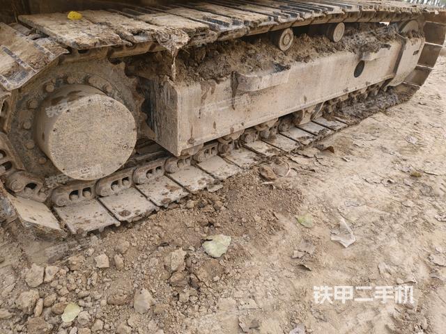 右驅(qū)動輪（行走機(jī)構(gòu)）