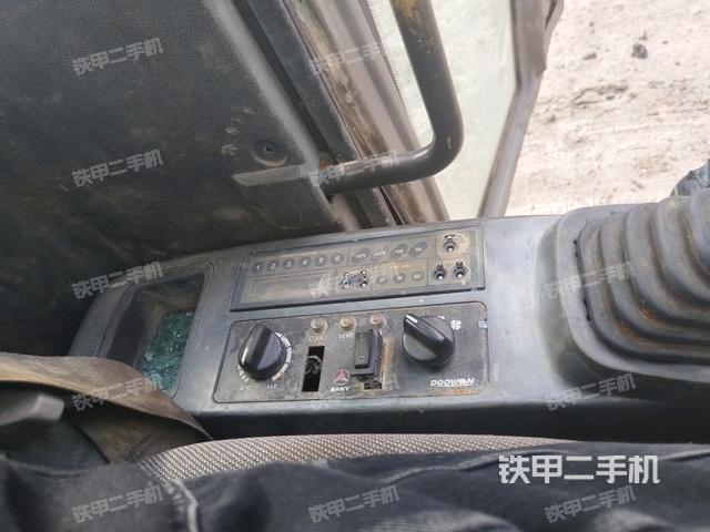 座椅左側(cè)控制臺(tái)/音響/含左手柄（駕駛室部分）