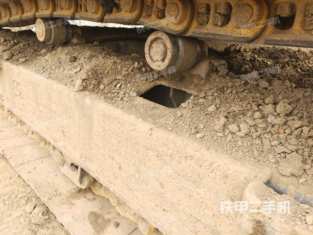 右側(cè)履帶整體(行走機(jī)構(gòu)) 右側(cè)履帶整體(行走機(jī)構(gòu))