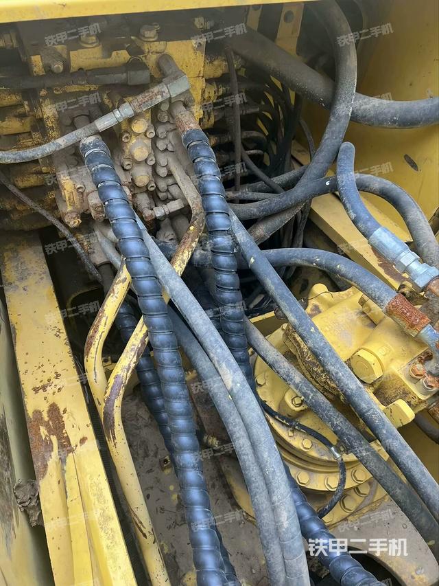 回轉(zhuǎn)馬達和主控閥（整機外觀）