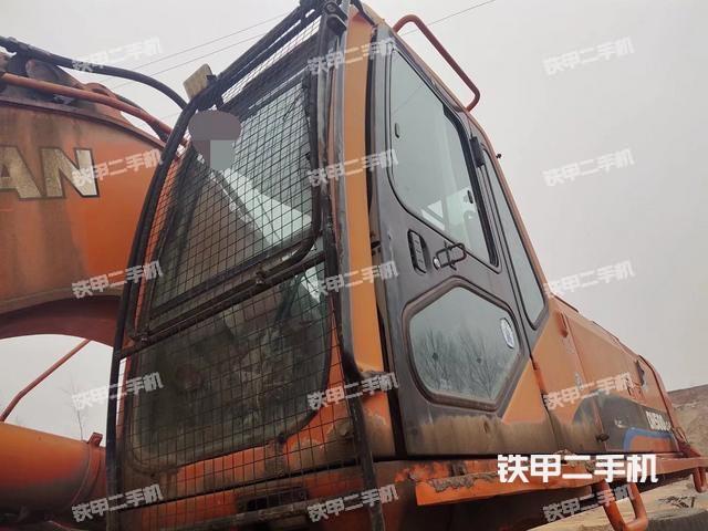 駕駛室整體(整機(jī)外觀) 駕駛室整體(整機(jī)外觀)