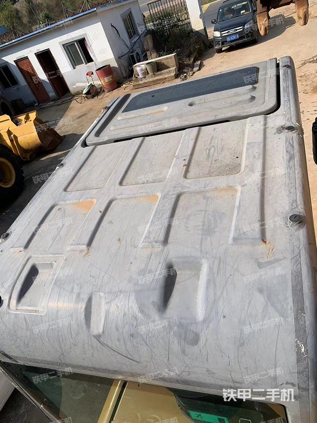 駕駛室頂部（整機外觀）