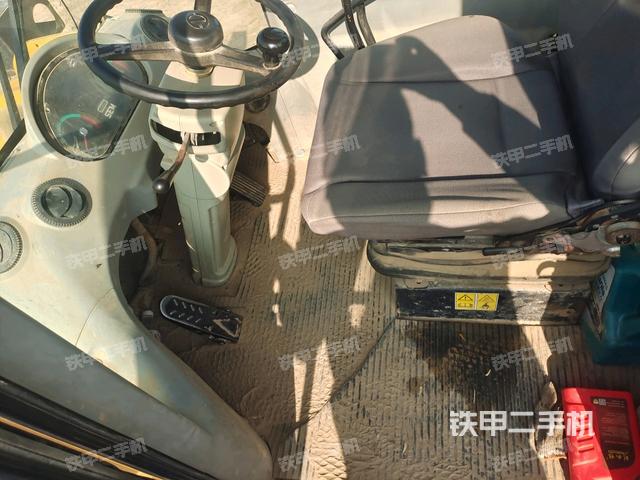 頂棚整體  內(nèi)(駕駛室部分) 頂棚整體  內(nèi)(駕駛室部分)