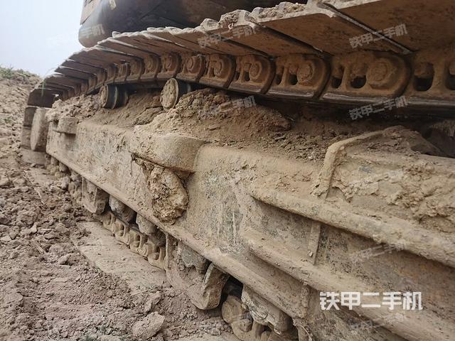 右側(cè)履帶整體(行走機(jī)構(gòu)) 右側(cè)履帶整體(行走機(jī)構(gòu))