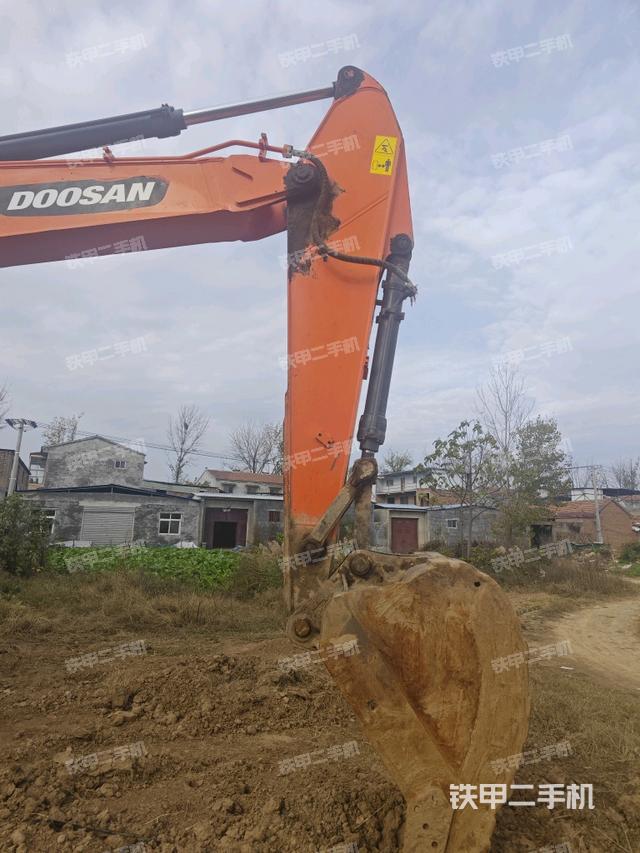 小臂整體左后(工作和回轉(zhuǎn)裝置) 小臂整體左后(工作和回轉(zhuǎn)裝置)