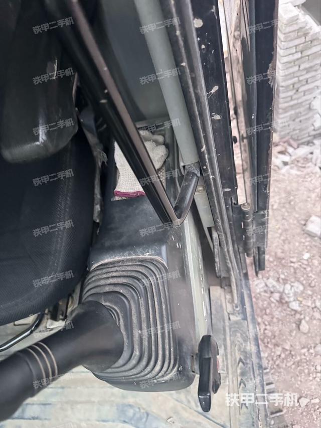 座椅左側控制臺/音響/含左手柄（駕駛室部分）