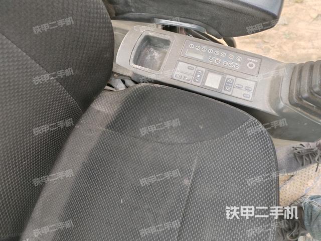 座椅左側(cè)控制臺/音響/含左手柄（駕駛室部分）