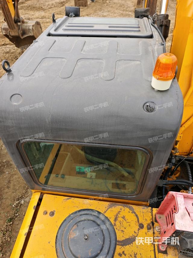 駕駛室頂部（整機外觀）