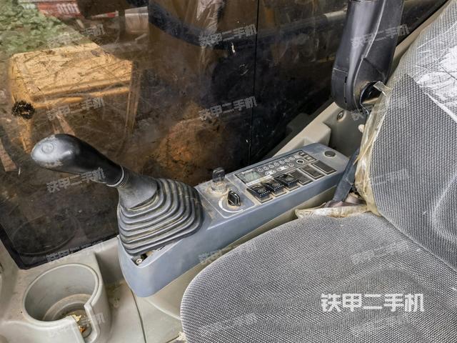 座椅右側(cè)控制臺(tái)/鑰匙門/油門/含右手柄（駕駛室部分）