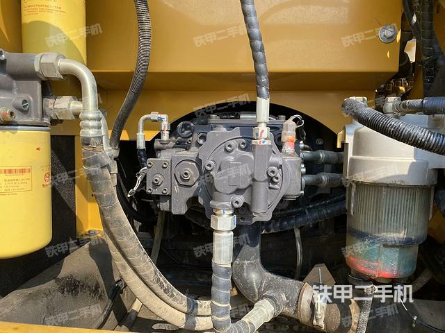 液壓泵艙室正面整體(整機(jī)外觀) 液壓泵艙室正面整體(整機(jī)外觀)